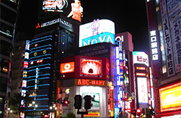 享受新宿夜生活